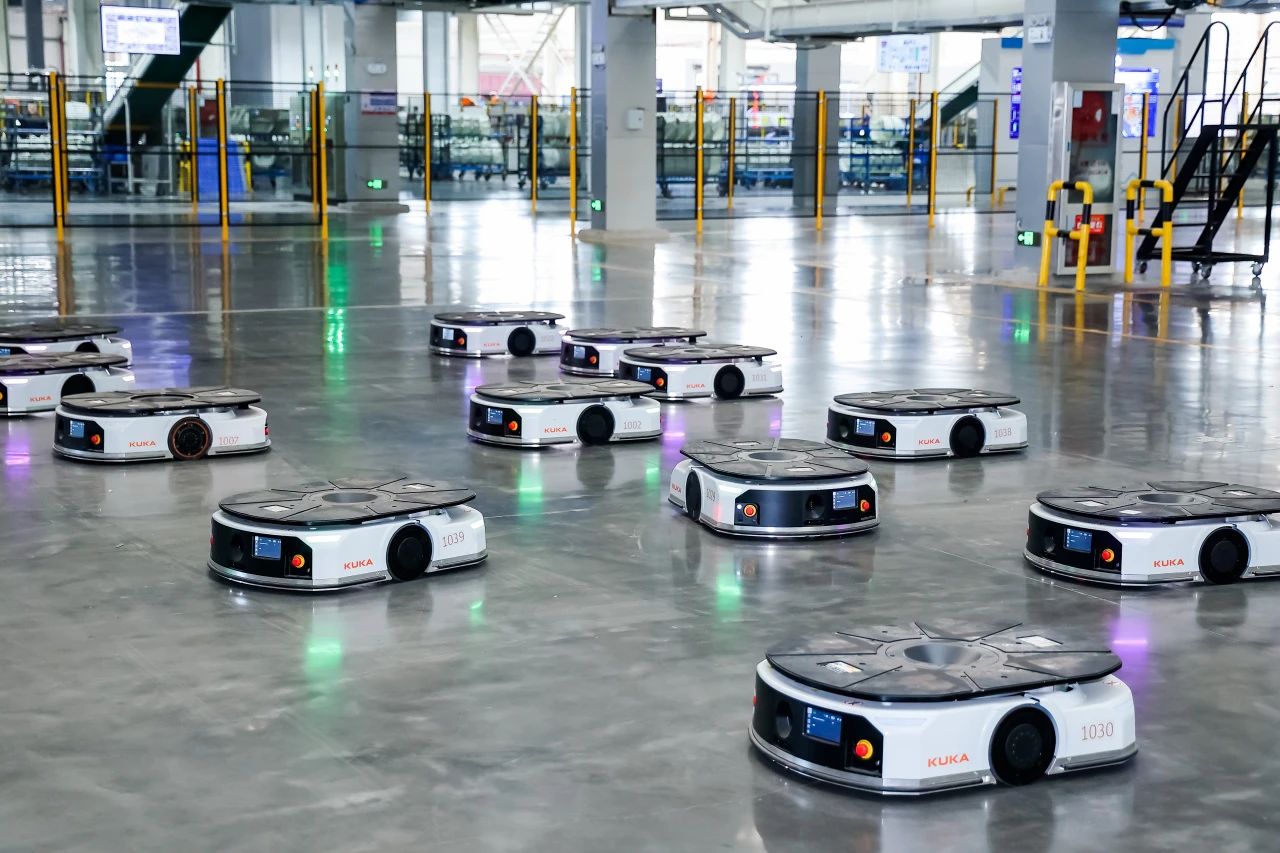 智能科技双星闪耀 美的智能制造与智能交通引领产业新浪潮